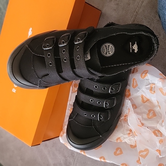 Rocket Dog Tennis Shoes - Picture 2 of 8